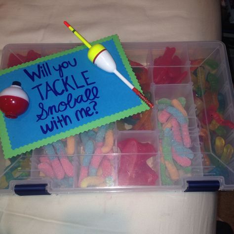 Sadie Hawkins Dance Proposal!! tackle box w/ gummy worms and Swedish fish "will you tackle sadies's with me" Tackle Box Hoco Proposal, Swedish Fish Hoco Proposal, Fish Dance Proposal, Fishing Sadies Proposal, Fish Homecoming Proposal, Tackle Box Promposal, Fishing Promposal, Promposal Ideas For Him, Sadie Hawkins Proposals