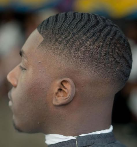 Barber Haircuts Fade, Man Haircut Fade, Black Man Haircut, Black Man Haircut Fade, 360 Waves Hair, Undercut Fade Women, Boys Fade Haircut, Fade Haircut Designs, Waves Hairstyle Men