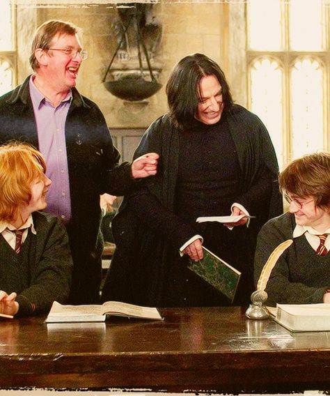 Snape Laughing, Snape Fanart, Ron And Harry, Harry Potter Set, Snape Harry Potter, Snape Harry, Harry Potter Scene, Harry Potter Actors, Harry Potter Drawings