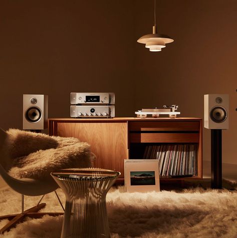 How Marantz became the gold standard of luxury audio Hifi Room, Triangle House, Record Room, Case Study Houses, Listening Room, Audio Room, Music Room, Design Milk, Audiophile