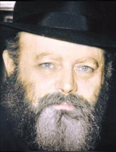 Rabbi Schneerson - the Lubavitcher Rebbe Lubavitcher Rebbe, Jewish Quotes, Jewish Crafts, Jewish Symbols, Jewish Heritage, Judaica Art, Bible History, Jewish History, Shabbat Shalom