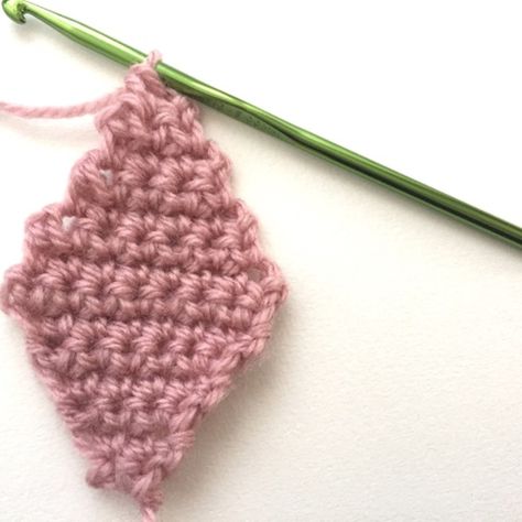 Crochet Diamond Pattern, Crochet Diamond, Crocheted Squares, Teaching Class, Sc Crochet, Crochet Slipper, Easy Patterns, Boho Wall Hanging, Double Crochet Stitch