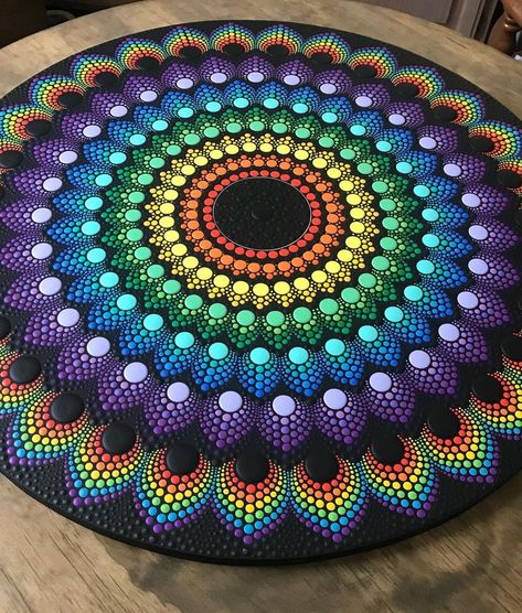 Dotted Mandala On Canvas, Mandala Canvas Painting Easy, Dot Mandala Canvas, Canvas Dot Painting Ideas, Mandala Dot Art Patterns, Sunflower Dot Art, Mandala On Canvas Acrylics, Puntilismo Ideas, Mandala Dot Painting Canvas