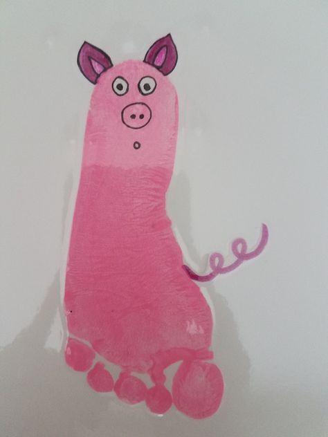 P Is For Pig Craft, Pig Footprint Art, Alphabet Footprint Craft, Pig Crafts Preschool, Farm Animal Painting, Footprint Craft, Pig Crafts, Baby Art Projects