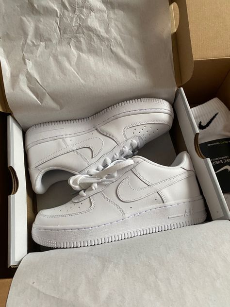 New shoes Snickers Shoes, Snicker Shoes, White Air Force 1, Nike Boots, White Nike Shoes, Black Nike Shoes, Pretty Shoes Sneakers, Shoes Heels Classy, Swag Shoes