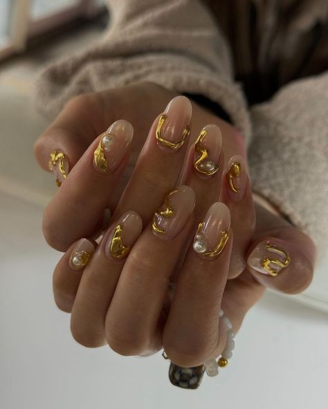 funky 3d gel + gold powder | Instagram 3d Gold Nails, Acrylic Nail Designs Gold, Gold 3d Nails, 3 D Nails Designs, Kitsch Nails, Fall Nude Nails, Autumn Manicure, Gold Acrylic Nails, Evil Eye Nails