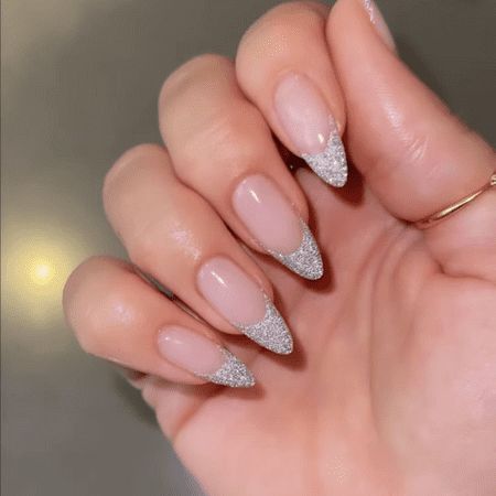 Simple Nails Cute, White Nails Simple, French Tip Nails White, Silver Tip Nails, Nails Acrylic French Tip, Acrylic French Tip Nails, Nails Acrylic French, Party Nail Design, Acrylic French Tip