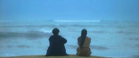 Couple from kdrama 'Doona' sitting on beach near each Baesuzy Aesthetic, Amnesia Trope, Beach Cinematography, Couple Sitting On Beach, 18th Photoshoot, Cinematography Ideas, Sitting On Beach, Blue Couple, Kdrama Couple