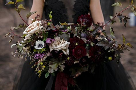 Goth wedding inspiration Goth Bouquet Wedding, Goth Bride Bouquet, Victorian Goth Wedding, Vintage Gothic Wedding Bouquet, Black Floral Veil, Crystal Wedding Bouquet Goth, Goth Wedding Ring, Halloween Wedding Dresses, Black Wedding Flowers