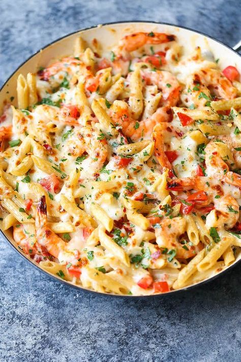 Low Calorie Pasta Recipes, Seafood Pasta Bake, Pasta Bake Recipes, Creamy Seafood Pasta, Alfredo Pasta Bake, Low Calorie Pasta, Creamy Seafood, Pasta Calories, Pasta Penne