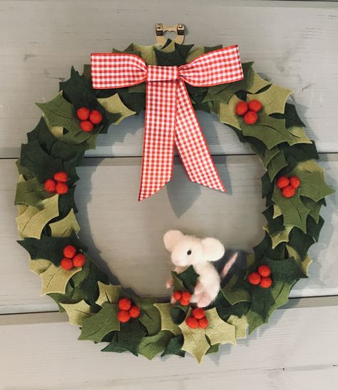 Felt Christmas Wreaths To Make, Felt Christmas Wreath Diy, Felt Winter Wreath, Felt Wreath Christmas, Christmas Felt Wreath, Felt Christmas Wreath, Ideas Decoracion Navidad, Diy Felt Christmas Ornaments, Kitsch Christmas