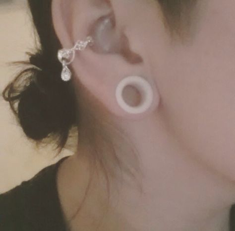 Half Inch Stretched Ears, Streched Ear Women, Stretched Lobes Aesthetic, Stretched Ears With Earrings, 0g Stretched Ears, 00g Stretched Ears, Gauges Aesthetic, Stretched Ears Aesthetic, Disabled Oc