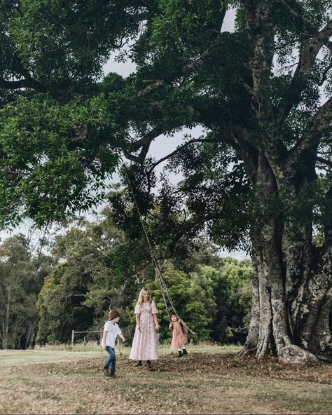 Nestled within Clunes, this historic circa 1887 property, The Grange, has been lovingly brought back to life by husband-and-wife team Jared Dixon and Renee Eirth. “We were absolutely blown away by its beauty and charm,” Renee, 39, says. “Yes, there was a lot of restoration and love required, but we took the challenge on because the history of this home was far too impressive for us to pass up.” Step inside via the link in bio. Photography: @abbie_melle Words: @stephaniehopewrites #country... Country Style Magazine, Country Garden Design, Front Verandah, Country Gardens, Quaint Cottage, Farmhouse Landscaping, Hardy Plants, Back To Life, Country Gardening