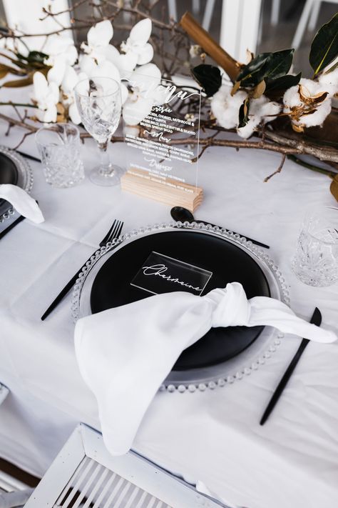 Modern Rustic Wedding Ideas, White Wedding Table Setting, Modern Rustic Wedding, Rustic Wedding Ideas, Black And White Wedding Theme, Wedding Planner Binder, Rustic Modern Wedding, White Wedding Theme, Polka Dot Wedding