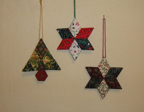 Quilt Ornaments, Xmas Projects, Patchwork Projects, Monday Christmas, Christmas Fabric Crafts, Christmas Decs, Summer Living Room, Mini Tree, Quilted Ornaments