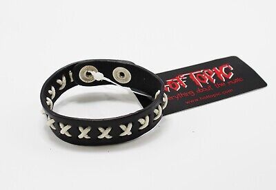 New Black & White Woven Faux Leather Bracelet by Hot Topic #B2116 | eBay Mall Goth Bracelets, Hot Topic Jewelry, Emo Bracelets, Emo Accessories, Scene Accessories, Scene Jewelry, Faux Leather Bracelets, Fast Fashion Brands, Emo Fashion