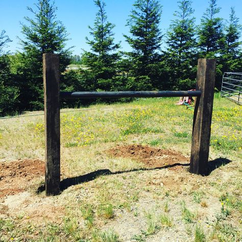 Hitching post made of Railroad ties and steel pipe. Horses can't pull this one out! Diy Horse Tie Post, Diy Wash Rack For Horses, Diy Hitching Post, Horse Hitching Post, Diy Hitching Post For Horses, Horse Tie Up Area, Horse Hitching Post Ideas, Hitching Post Ideas, Horse Tie Post