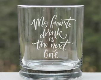 Etched Drinking Glass Ideas, Cricut Whiskey Glass Ideas, Whiskey Glass Sayings, Funny Whiskey Glass Sayings, Diy Whiskey, Custom Whiskey Glasses Cricut, Custom Whiskey Glasses, Engraved Whiskey Glasses, Funny Drinking Quotes