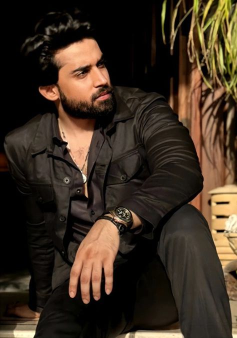 Bilal Abbas Khan Ishq Murshad, Khan Dp, Ishq Murshid, Whatsapp Funny Pictures, Pakistani Men, Bilal Abbas Khan, One Word Instagram Captions, Bilal Abbas, Lions Photos