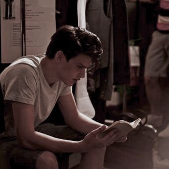 Simon Van Meervenne, Man Reading, Sean Leonard, Will Herondale, Guys Read, Dead Poets Society, The Infernal Devices, Reading A Book, Dark Academia Aesthetic