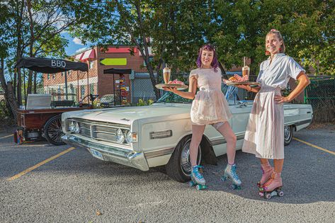 Toronto's retro-drive in diner with roller skate carhops is opening in a new location Cafe Waitress, Disco Parties, Roller Skating Outfits, Diner Menu, Kite Festival, Toronto Restaurants, Roller Disco, Diner Recipes, Picnic Spot