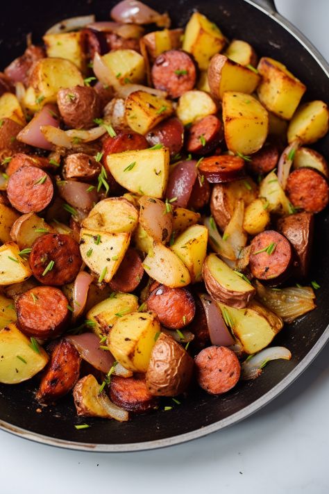 Smoked Polish Sausage, Fried Red Potatoes, Polish Sausage Recipes, Sausage And Potato Bake, Pan Fried Potatoes, Fried Bologna, Pork Sausage Recipes, Fried Sausage, Polish Sausage