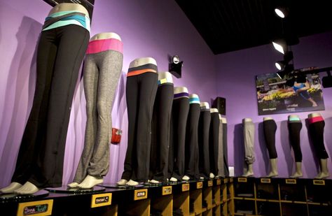 It took a few decades, but a shift toward casual wear and fitness, as well as a company called Lululemon, is changing what everyone wears. Lu Lu Lemon, Winter Outfits College, Bags College, Feminist Fashion, College Girl Fashion, Secret Wardrobe, 3 Week Diet, Preppy College, Outfits College