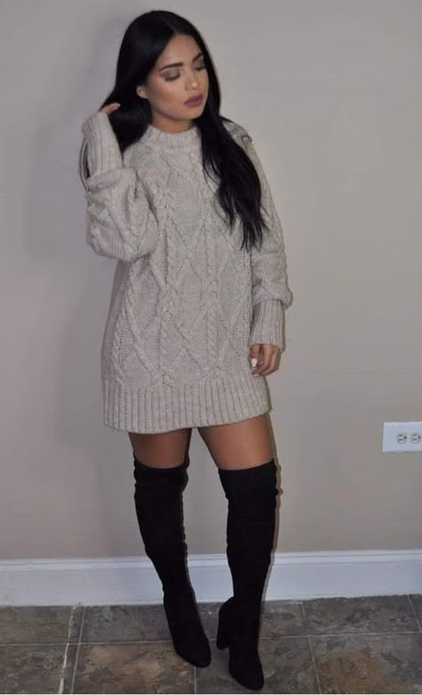 Long Boots Outfit Winter Knee Highs, White Outfits Winter, Long Boots Outfit Winter, High Boot Outfits, Long Boots Outfit, Knitted Dress Outfit, Angel Queen, Plain Dresses, Outfit Botas