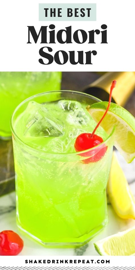 The Midori Sour is notorious for its bright green color and unique fruity flavor with hints of melon. It is bubbly, sweet, fruity, and oh so refreshing! Green Colored Food Ideas, Midori Sour Recipe, Midori Drinks, Shake Drink, Midori Sour, Fruity Mixed Drinks, Sour Drink, Night Drink, Mommy Juice