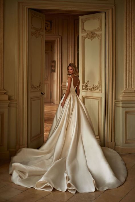 Carven - Wedding Dress | Milla Nova Old Money Wedding Aesthetic, Old Money Wedding, Italian Wedding Dress, French Wedding Dress, Italian Wedding Dresses, Money Wedding, Milla Nova, Timeless Wedding Dress, Classy Wedding Dress