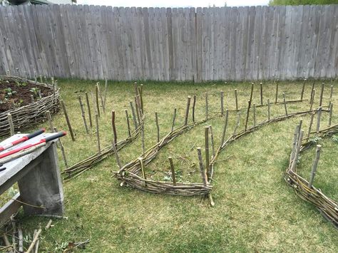 Wattle Raised Bed, Wattle Fence Garden, Perma Garden, Natural Fences, Stick Fence, Branch Diy, Wattle Fence, Colonial Garden, Garden Boxes Diy