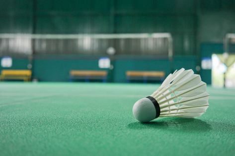 Ball badminton is in the playing area. P... | Premium Photo #Freepik #photo #green #sport #fitness #health Badminton Court Aesthetic, Badminton Photography, Badminton Wallpaper, Shuttle Badminton, Badminton Pictures, Badminton Art, Ball Badminton, Badminton Logo, Badminton Team