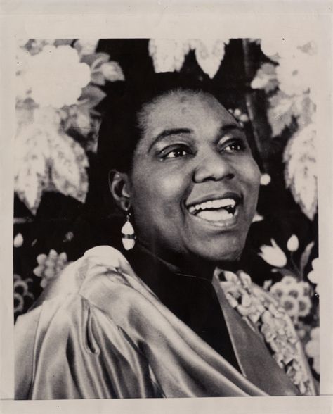 Bessie Smith, Lady Sings The Blues, Black Entertainment, Women In Music, Black Music, Womens History Month, Jazz Blues, Blues Music, Literature Art