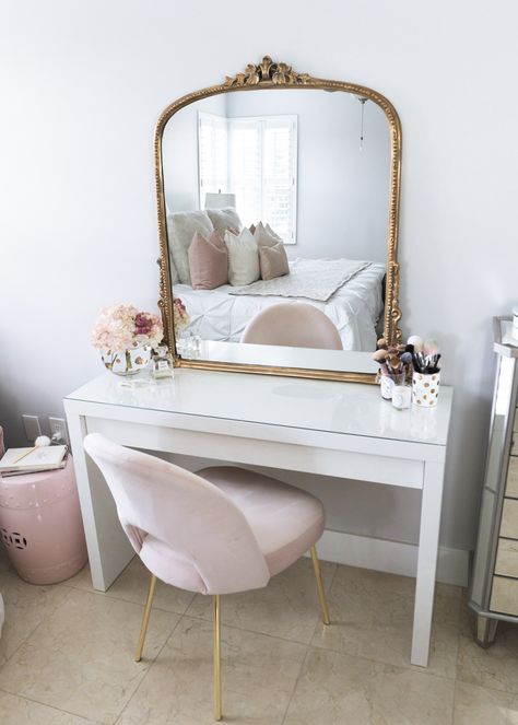 How I Organize My Makeup In My Vanity - The Fancy Things Vanity Ideas Bedroom, Makeup Corner, Bedroom Vanity Set, Dressing Design, Girl Cave, Bedroom Pink, Chicago Apartment, Pink Bedroom Decor, Future Room