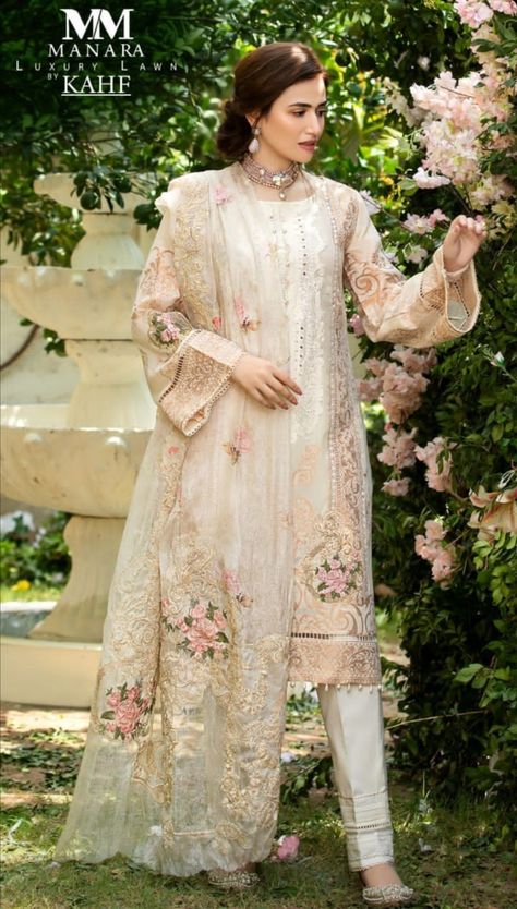 Simple Pakistani Dresses Party Wear, Pakistan Suits, Designer Trouser, Afreen Khan, Pakistani Kurti, Indian Bridesmaid Dresses, Multi Way Dress, Velvet Dress Designs, Bridal Dresses Pakistan