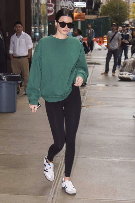 Kendall Jenner Outfits Casual, Adidas Samba Outfits, Samba Outfits, Adidas Samba Outfit, Clothing Wardrobe, Kendall Jenner Street Style, Samba Outfit, Cute Outfits With Leggings, Style Parisienne