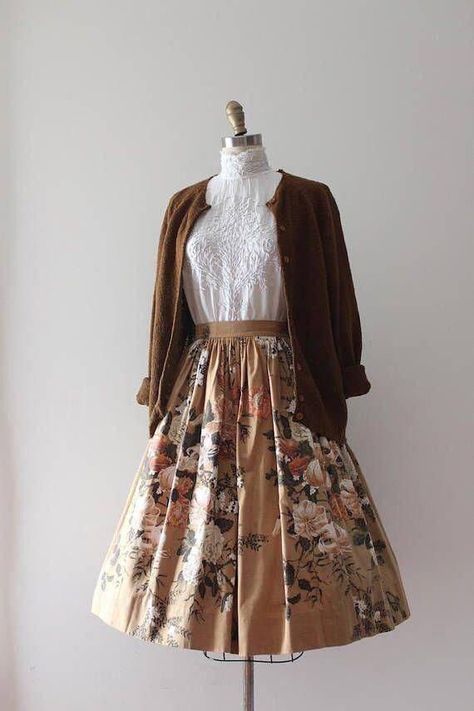 1950s Skirt, Mode Mantel, Peplum Tops, Old Fashion Dresses, Heidi Klum, Mode Vintage, Character Outfits, Looks Vintage, A Dress