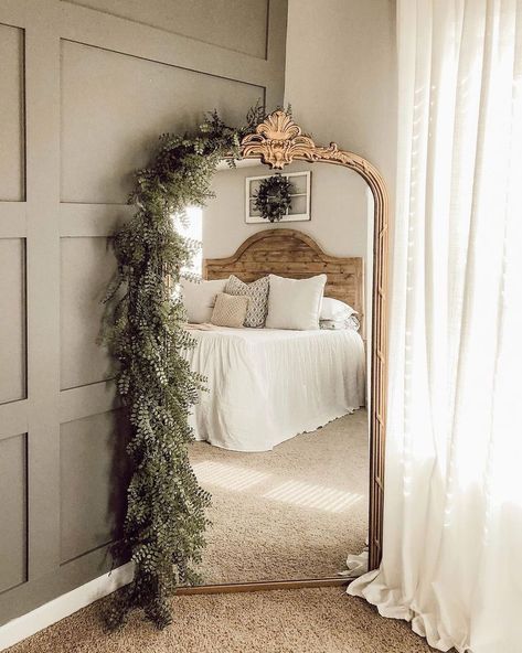 Farmhouse Fanatics on Instagram: “Do you have a full length mirror at home? I absolutely love this gorgeous mirror that @cassievilson put in her home! The greenery along the…” Large Leaning Mirror, Boho Mirror, Home Decor Crate, Beautiful Bedroom, Christmas Bedroom, Bedroom Mirror, Length Mirror, Home Decor Diy, Vintage Mirror