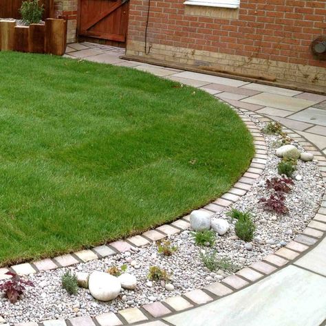 15 Patio Edging Ideas for Stunning Borders - pavingsuperstore.co.uk Concrete Patio Landscaping Ideas Border, Concrete Patio Border Ideas, Patio Landscaping Ideas Border, Patio Edging Ideas, Patio Border Ideas, Patio Border, Circle Garden, Patio Edging, Rockery Garden