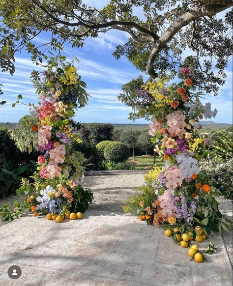 Eclectic Wedding Arch, Romantic Garden Wedding Decor, Garden Marriage, Garden Party Wedding Reception, Wild Flowers Wedding, Wedding Inspiration Spring, Wedding Themes Ideas, Wild Flower Wedding, Forest Theme Wedding