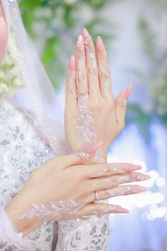 #BEAUTY ,#REALATIONSHIPS #Fashion #Outfits #SUMMER Outfits #Animals White Wedding Henna, Henna Nail Art, White Henna Tattoo, Glitter Henna, White Henna Designs, Wedding Henna Designs, Inai Pengantin, Wedding Planning List, Henna Inspired Tattoos