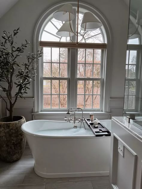 Aesthetic Bubble Bath, Bath Vibes, Bubble Bath Aesthetic, Every Other Thursday, Old Money House, Cozy Bath, All White Bathroom, London Interior Design, Pretty Bathrooms