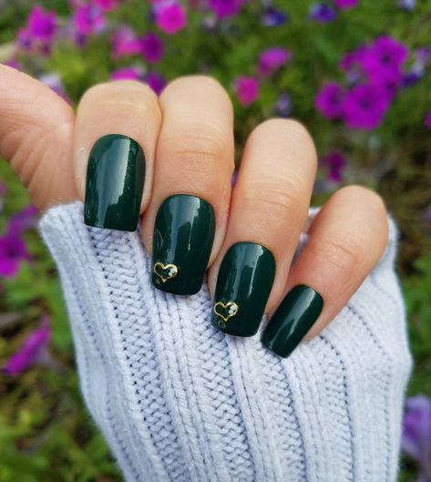 Emerald Green With the Golden Heart Fake Nails Press on - Etsy Green Biab Nails, Forest Green And Gold Nails, Dark Emerald Green Nails, Biab Nails, Nails Grunge, Faux Nails, Emerald Nails, Dark Green Nails, Nails Dark