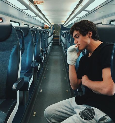 made this train by 0.38 seconds. I had to sprint, I'm now sweating, just takin a breather. NYC bound Ethan And Grayson Dolan, Twin Photos, Ethan Dolan, Grayson Dolan, Identical Twins, Dolan Twins, Twin Brothers, Dream Guy, Future Husband