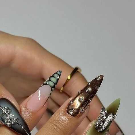 Chrome Graffiti, Y2k Chrome, Snake Skin Nails, Graffiti Nails, Hand Painted Nails, Nails Gel Nails, Custom Press On Nails, Painted Nails, Pointed Nails