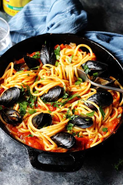 Shrimp Scampi Spaghetti, Mussels Recipe Pasta, Pasta With Mussels, Mussels Pasta, Salsa Tomatillo, Seafood Shrimp, Marinara Recipe, Mussels Recipe, Seafood Pasta Recipes