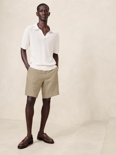 Cool and crisp even in the warmest weather, our signature linen shorts are crafted with 100% linen, a fabric we love for its ability to stay breathable and soft even in heat and humidity.  Mid-rise, slim leg.  Zip fly with button closure.  Front and back pockets.  Unlined.  Mid-rise, slim leg.  Inseam: Regular 9" Model: Size 32, 6'2" (188cm). Men’s Linen Shorts, Khaki Shorts Outfit, Mens Banana Republic, Braces Girls, Mens Shorts Outfits, Band Outfits, Casual Summer Shorts, Linen Short, Minimalism Interior