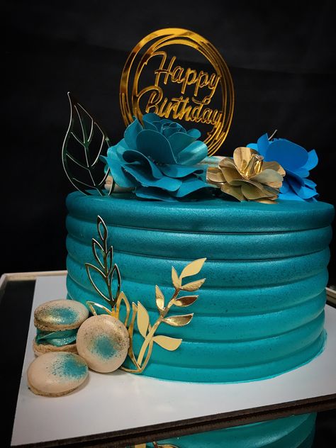 Turquoise Cake Ideas, 18th Birthday Cake For Guys, Tiffany Cake, Turquoise Cake, Teal Cake, Cake Macarons, New Birthday Cake, 50th Cake, Princess Birthday Cake