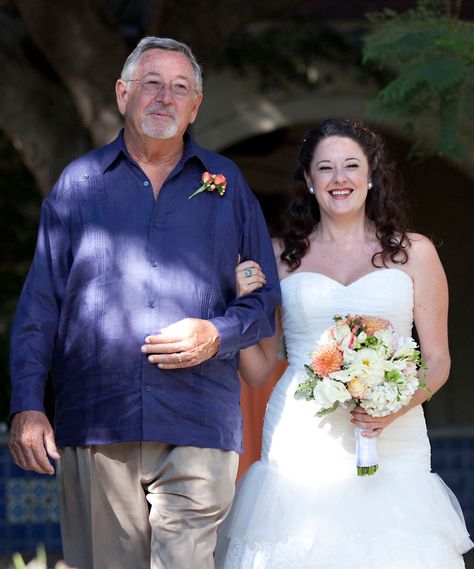 Casual wedding attire for father of the bride. Different color shirt and pants but a great look. Guayabera Wedding, Father Of The Bride Attire, Mom Attire, Groomsmen Outfit, Father Of The Bride Outfit, Dad Outfits, Casual Wedding Attire, Wedding Dress Low Back, Bride Attire