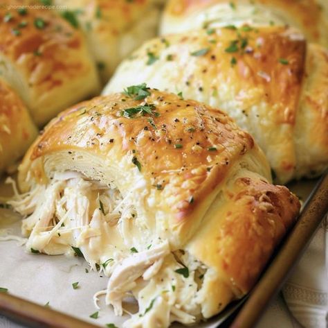 Easy Chicken Bundles Recipe - My Home Made Recipe Pilsberry Recipes, Famous Chicken Breast Rolls, Baked Chicken Sandwich Recipes, Chicken Croissant, Chicken Bundles, Quick Foods, Oven Meals, Bird Ideas, Chicken Receipes